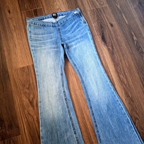 💙 BDG Flare Low Rise Denim Jeans Size 28 Y2K 2000s Western Coastal Cowgirl - Picture 2 of 7